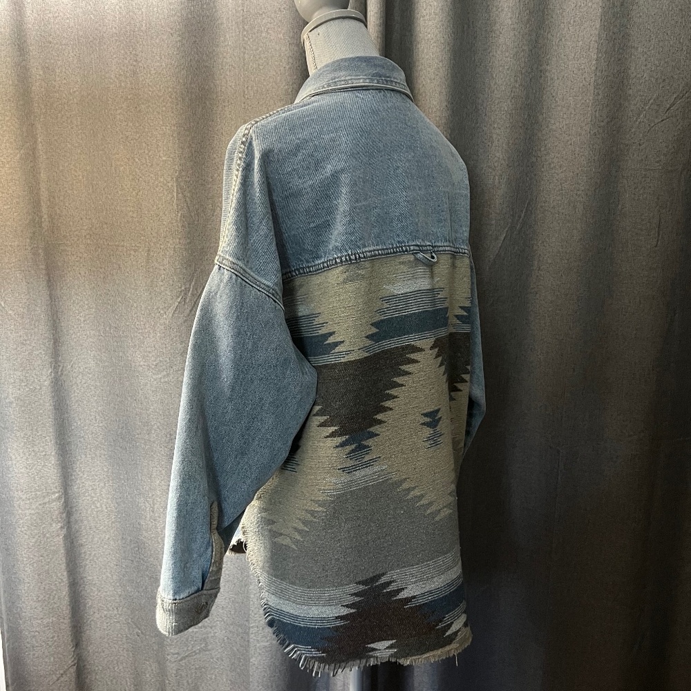 Veveret Aztec Denim Shacket